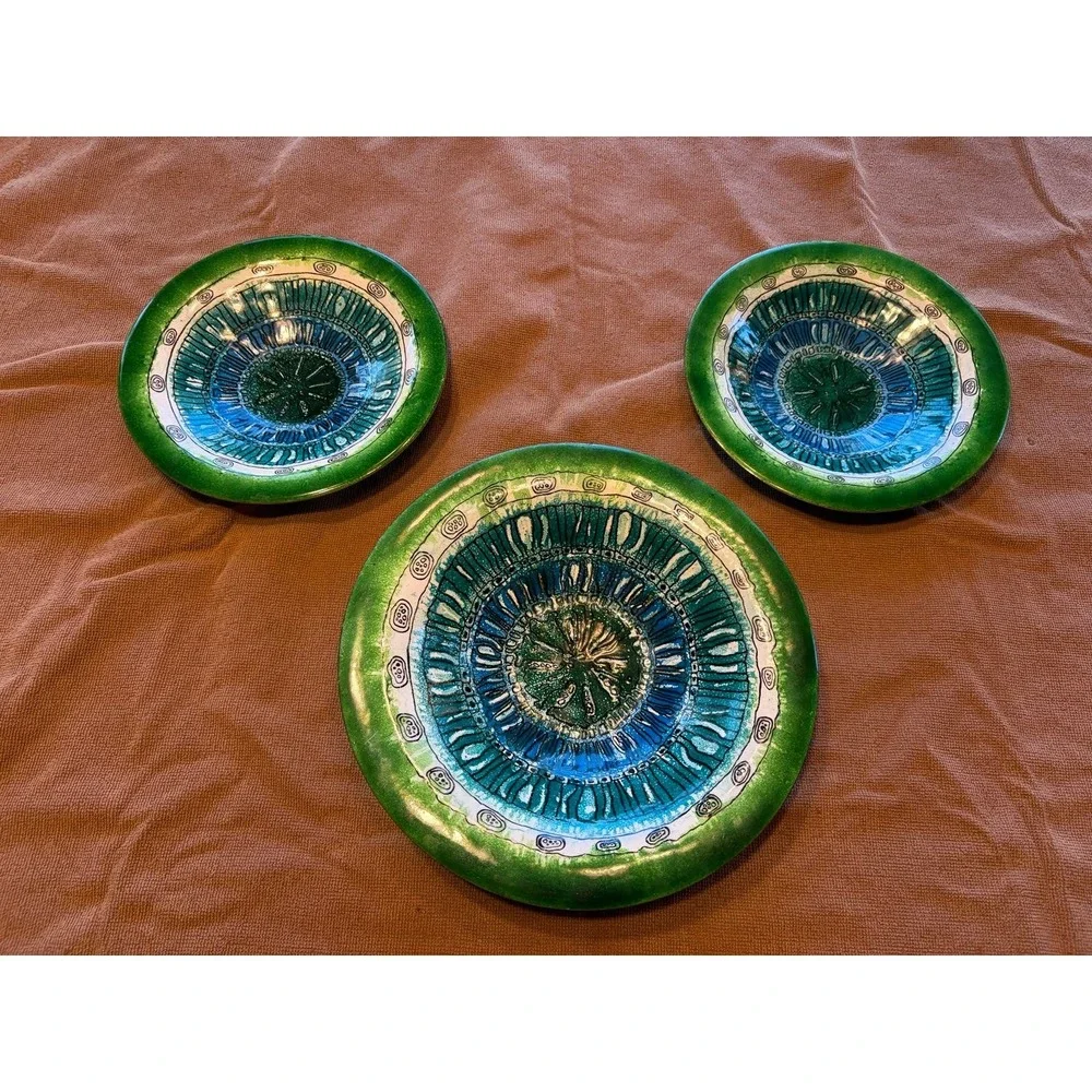 Three metal bowls green and blue theme